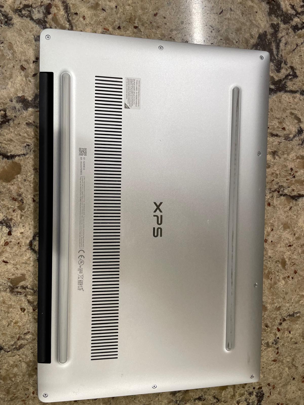 Dell XPS 13 7390 13.3" (256GB SSD, Intel Core i5-10210U, 1.60GHz, 8GB RAM)